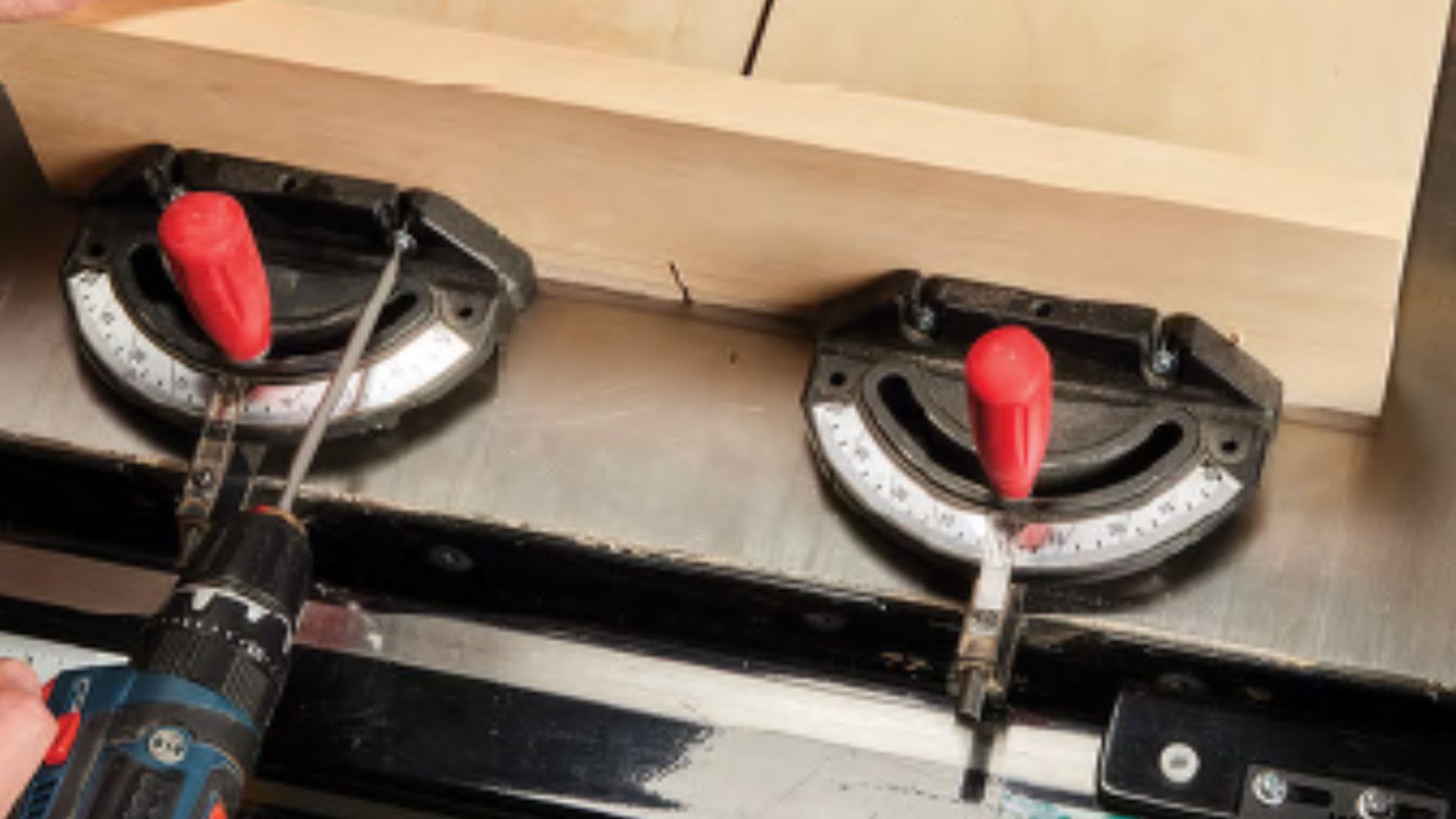 Use Two Miter Gauges For A Table Saw Sled