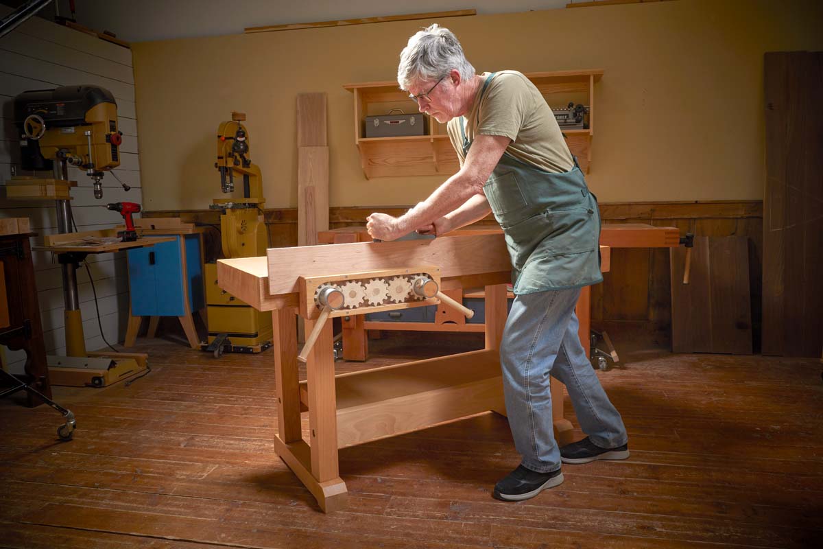 step 2 of hand planing technique, pushing of back leg and moving forward