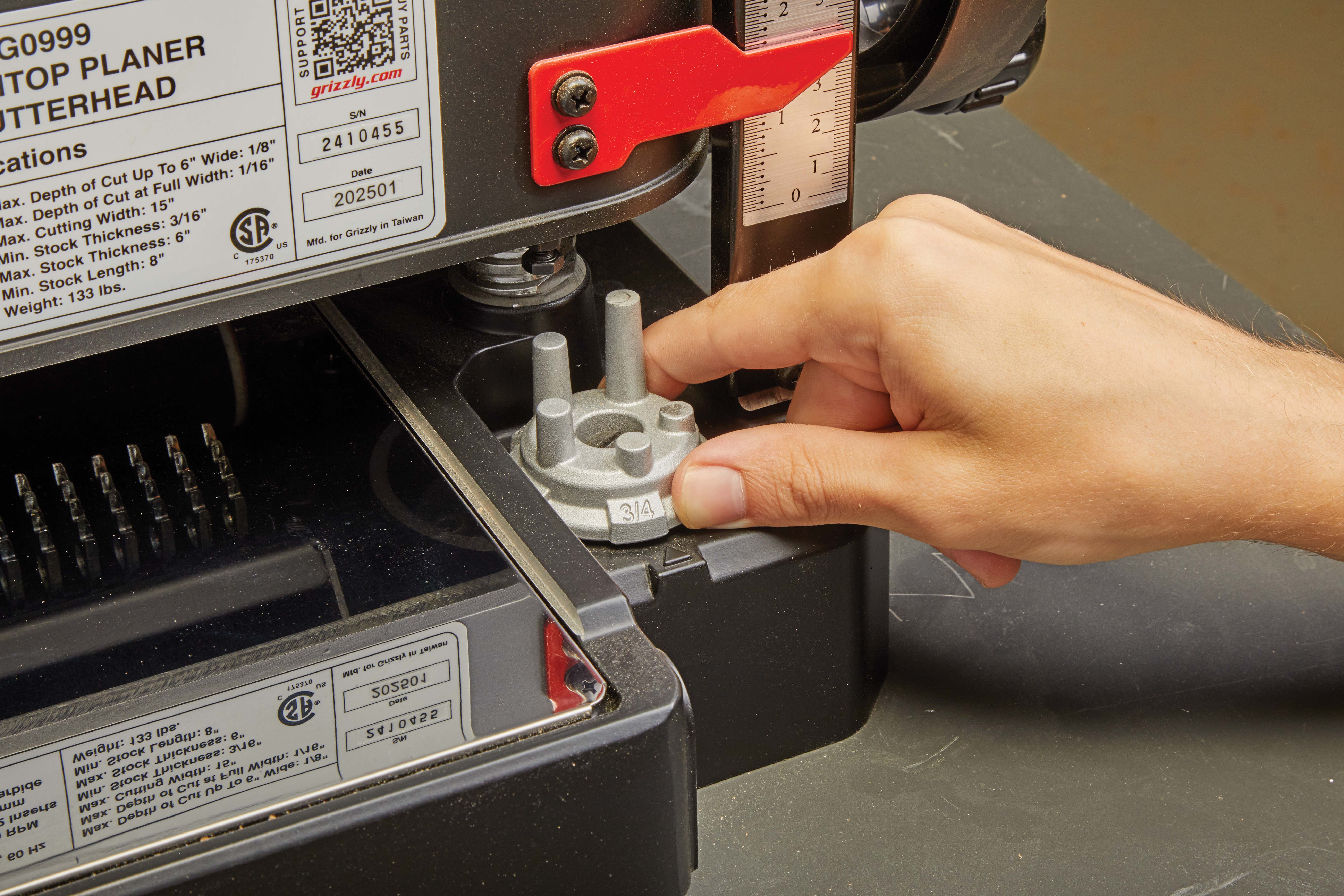 GRIZZLY BENCHTOP PLANER depth stop and a digital readout gauge