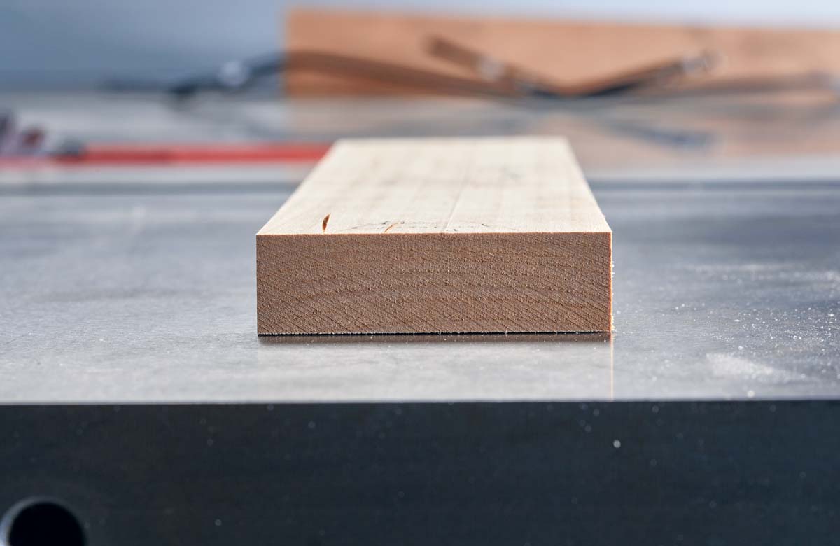 end view of wood cut by grizzly pro series table saw blade