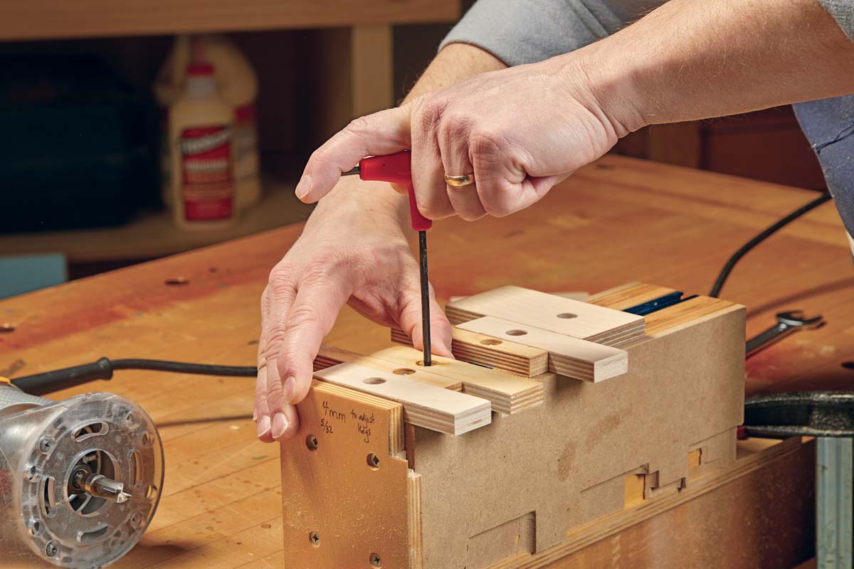 Tightening each key with an Allen wrench