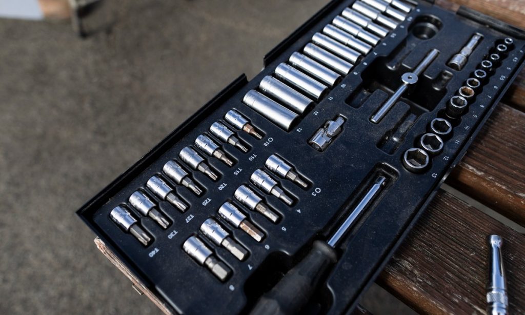 Is a Socket Wrench the Same Thing as a Ratchet?