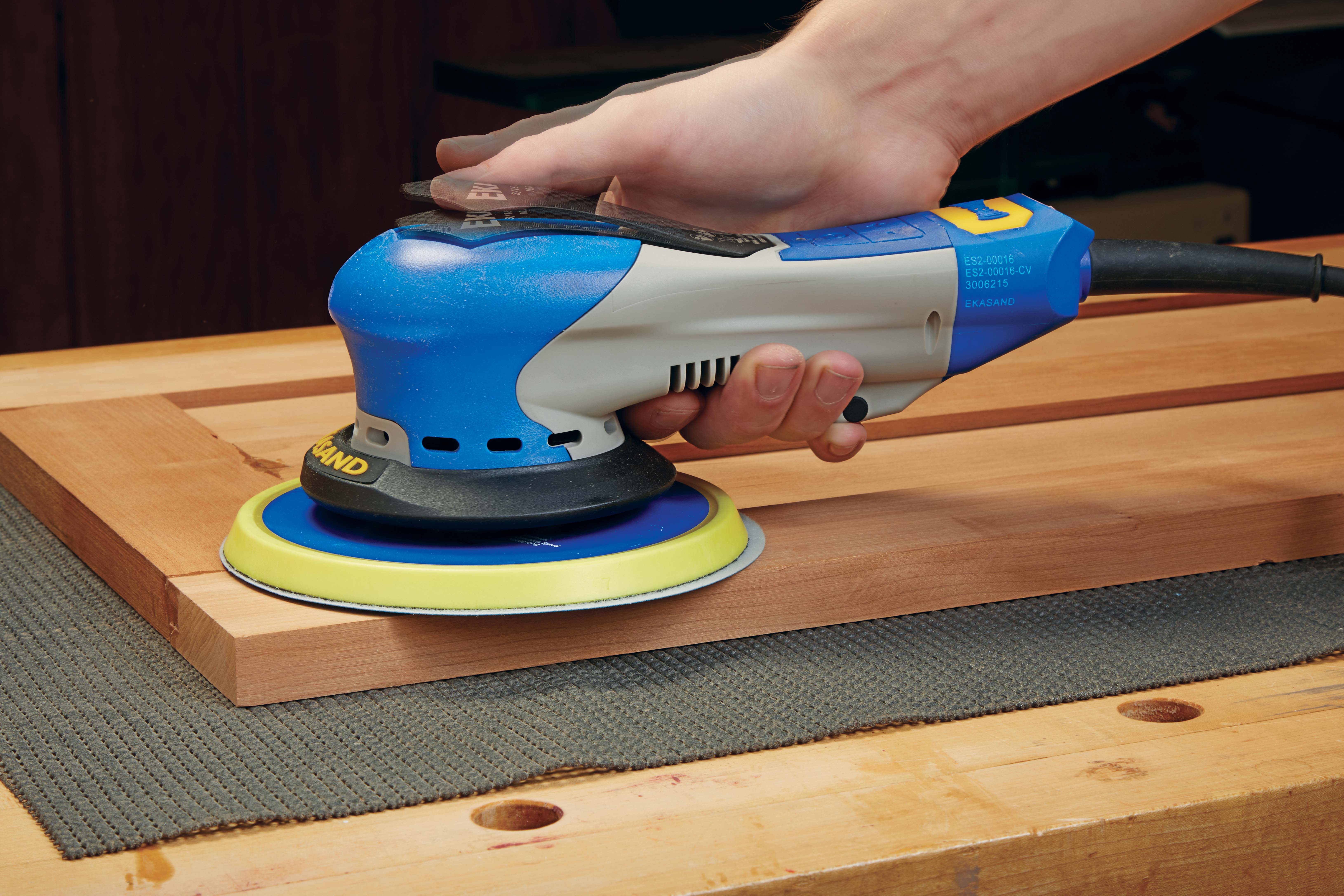 Using on/off lever to vary speed of the Uneeda Ekasand Random 6 inch Orbit Sander