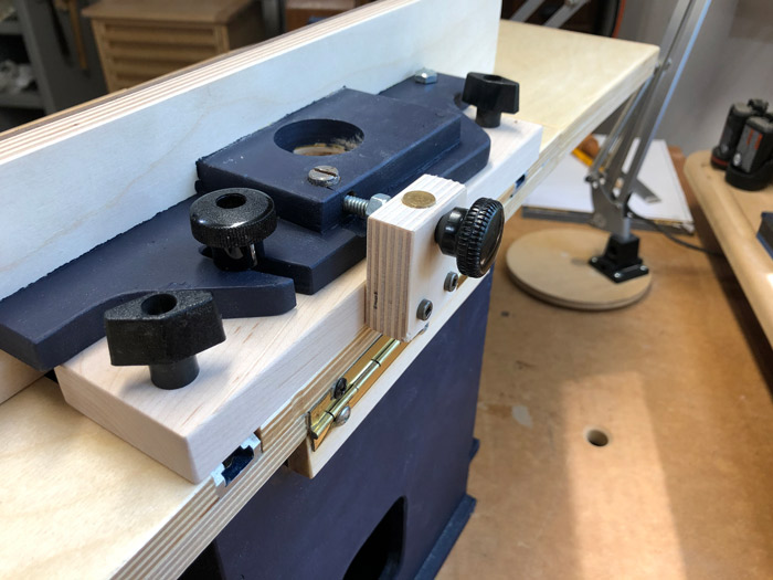 Micro adjustable router fence