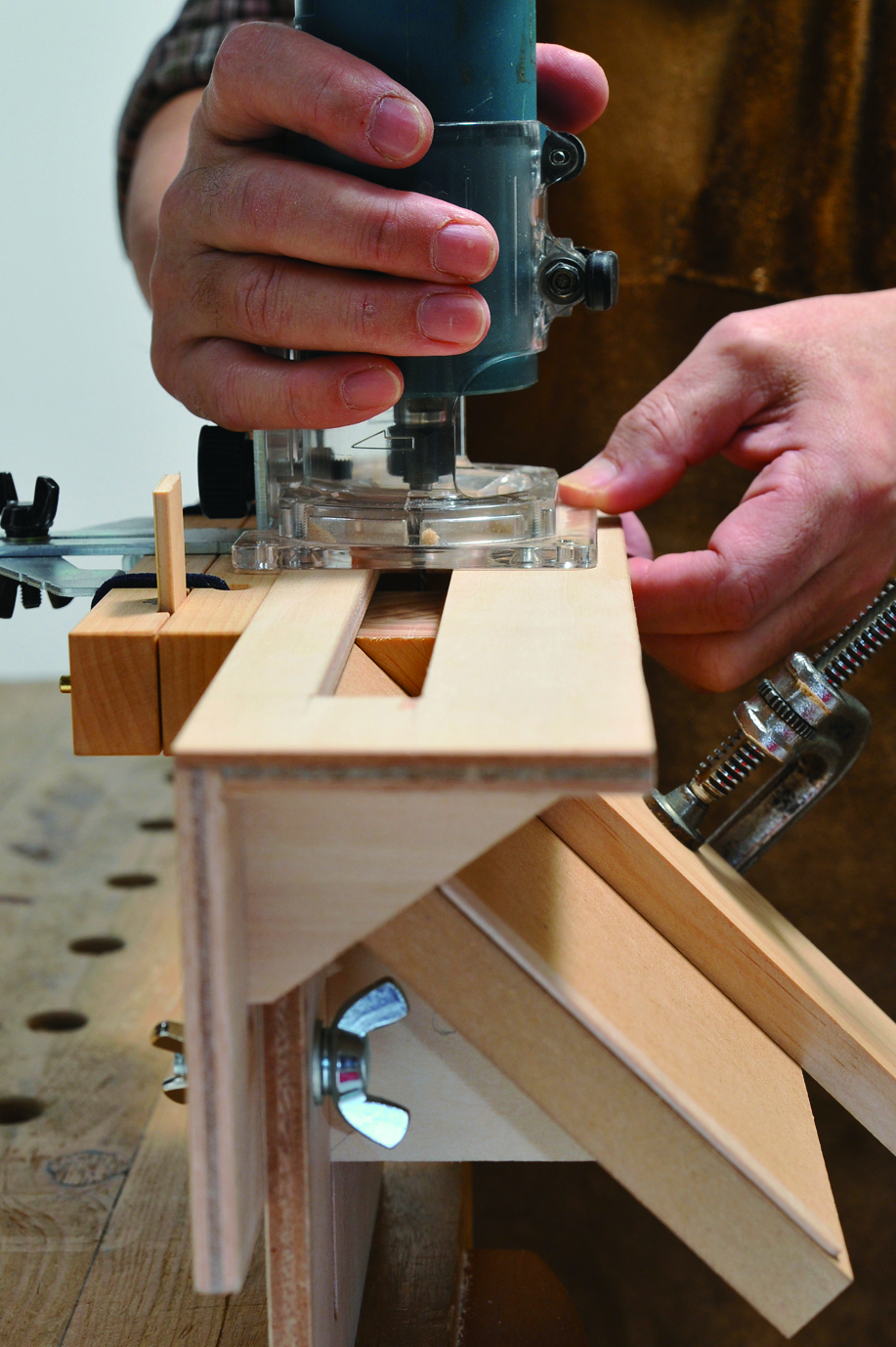using Sugita’s spline joint jig on router