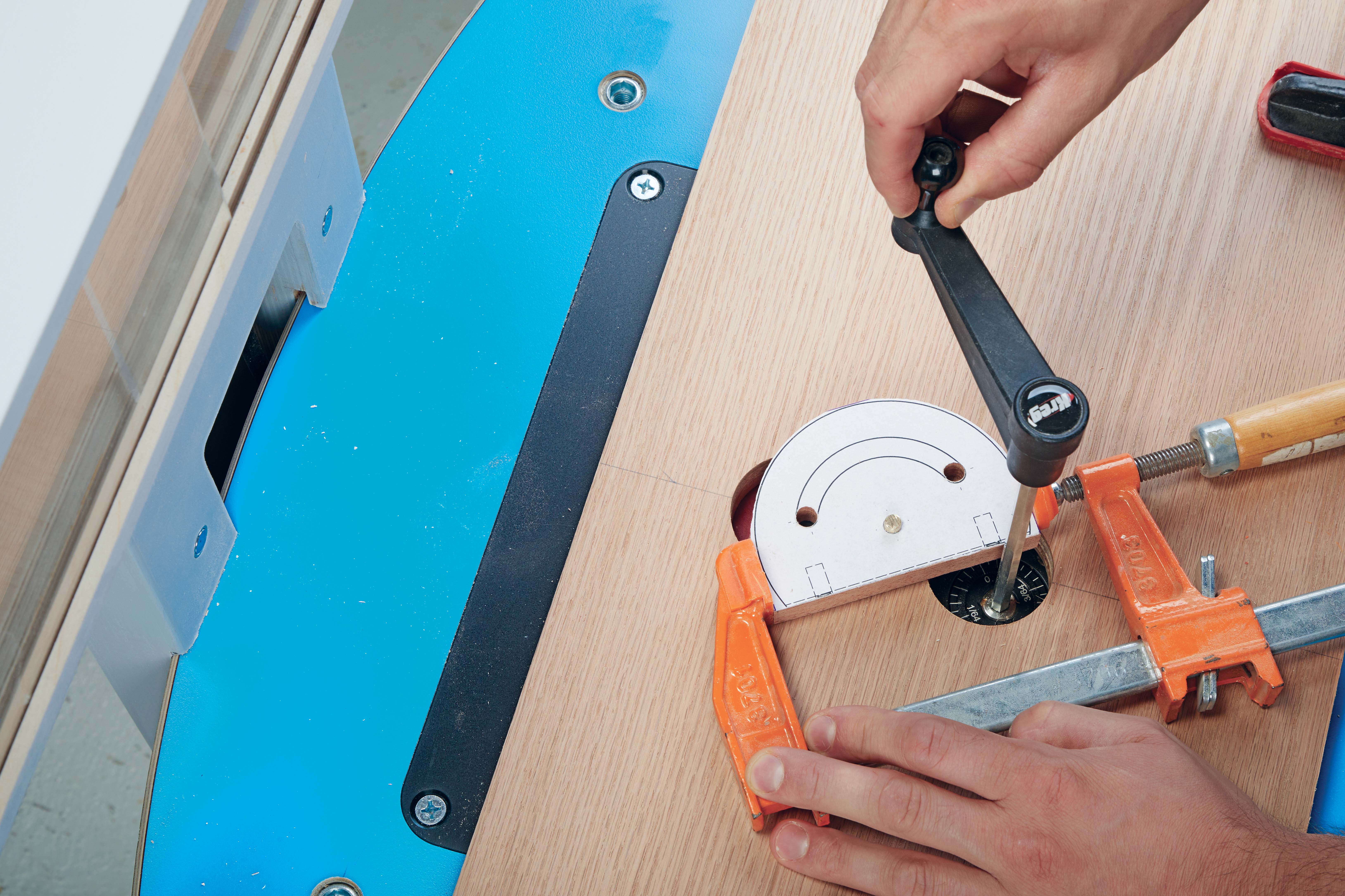 Clamping half circle and positioning jig setup