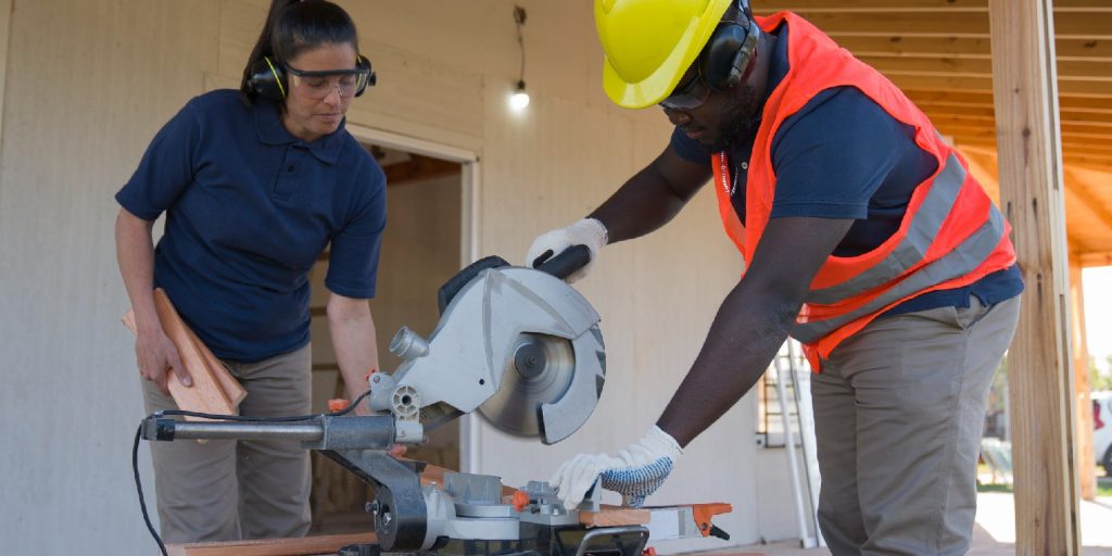 The Ultimate Circular Saw Guide: Types, Tips, and Safety
