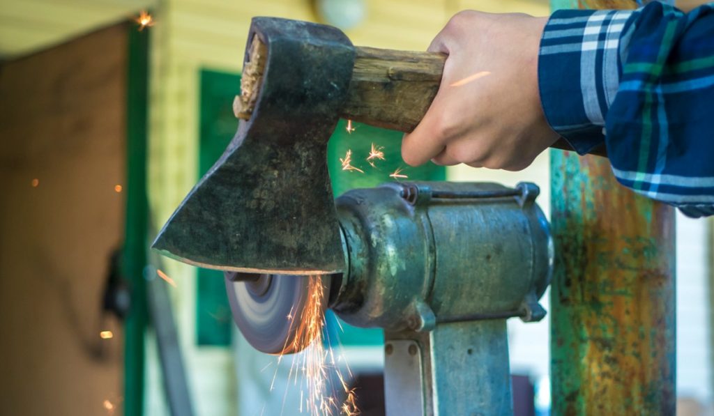 Woodworking Basics: How to Safely Sharpen an Axe