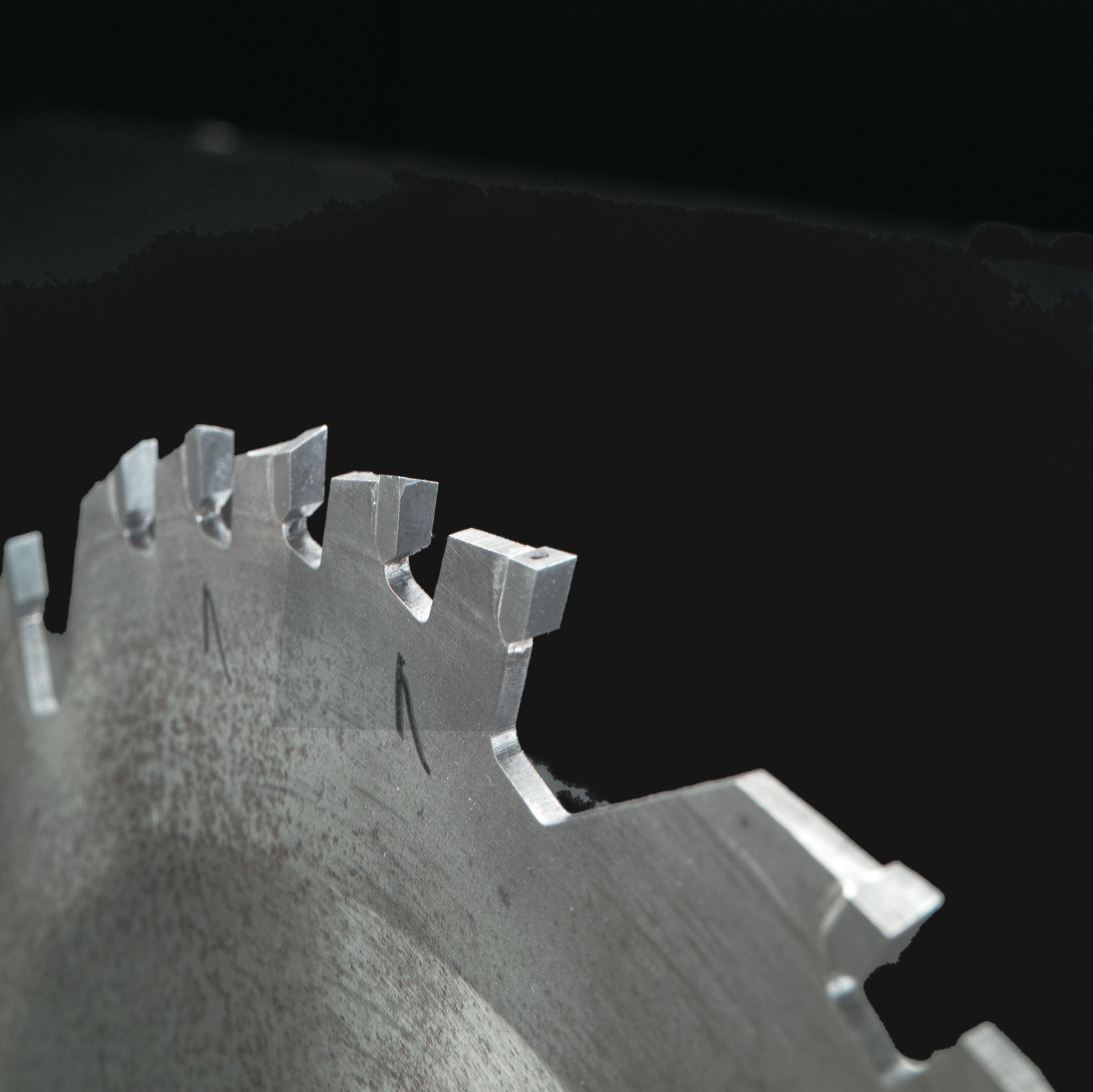 dull saw tooth blade