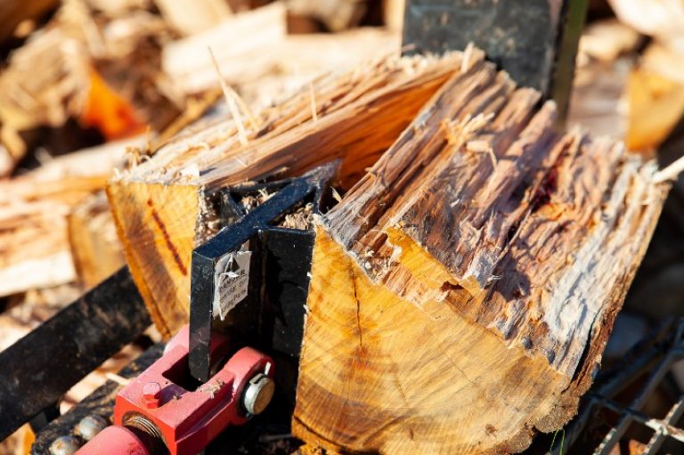 The Best Electric Log Splitter For Making Great Cuts