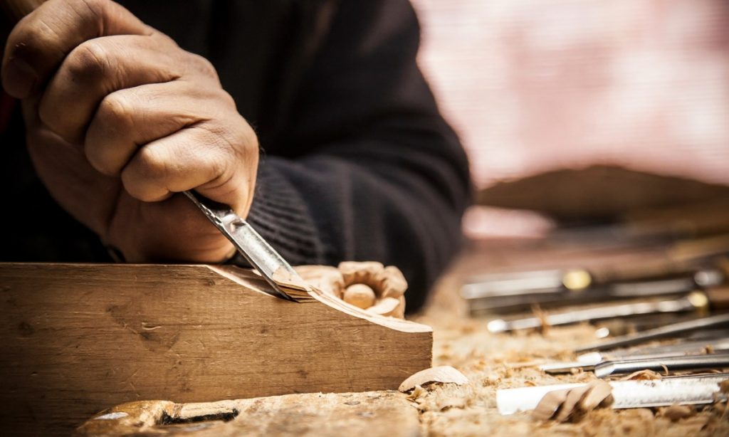 If You Like To Carve Wood, This Is the Tool for You