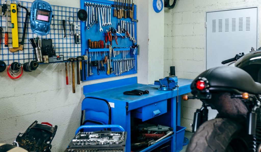 Should You Build A Workbench for Your Garage or Buy One?