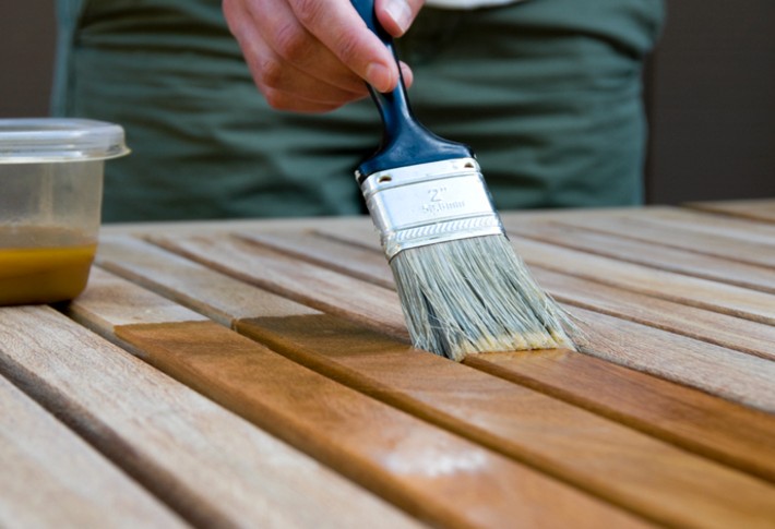 The Best Oil Varnish to Touch Up Your Wooden Furniture