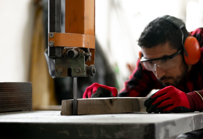 Best Band Saws to Make Cutting Wood Easier
