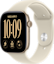 De zijkant van de mat gouden Apple Watch Series 12 met beige bandje