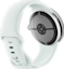 De achterkant van de lichtgrijze Pixel Watch 5