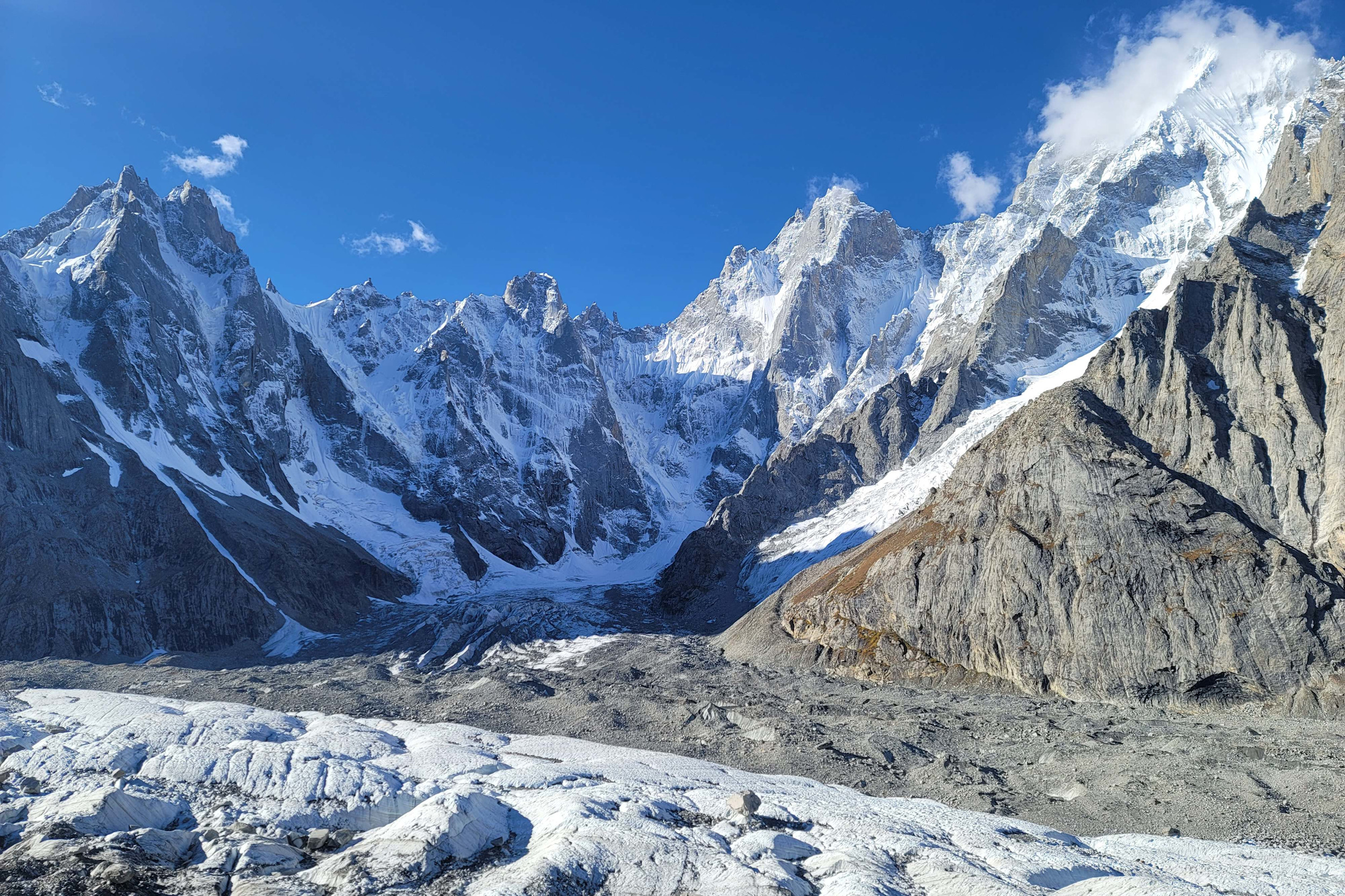 Charakusa-Glacier-Karakorum-