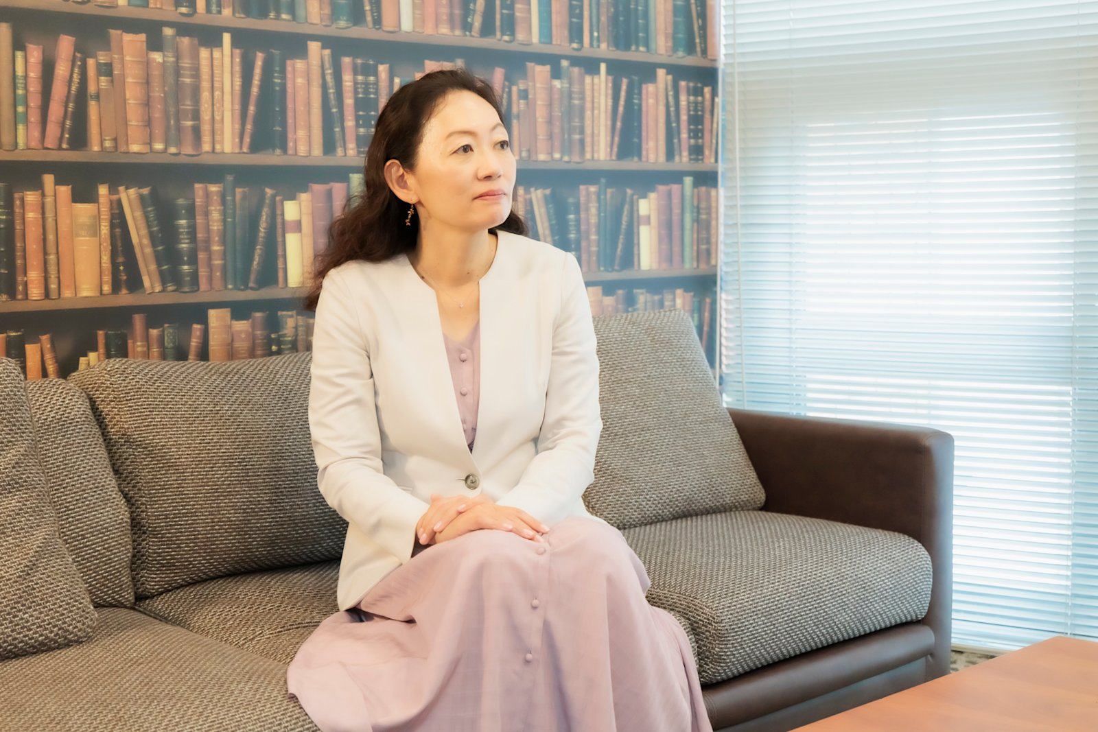 高橋暁子氏