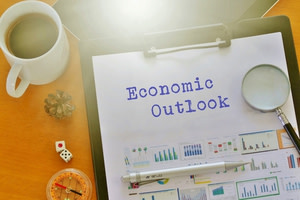 Clipboard with the words "Economic Outlook"