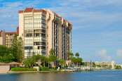 Beautiful waterside waterfront condominum luxury homes