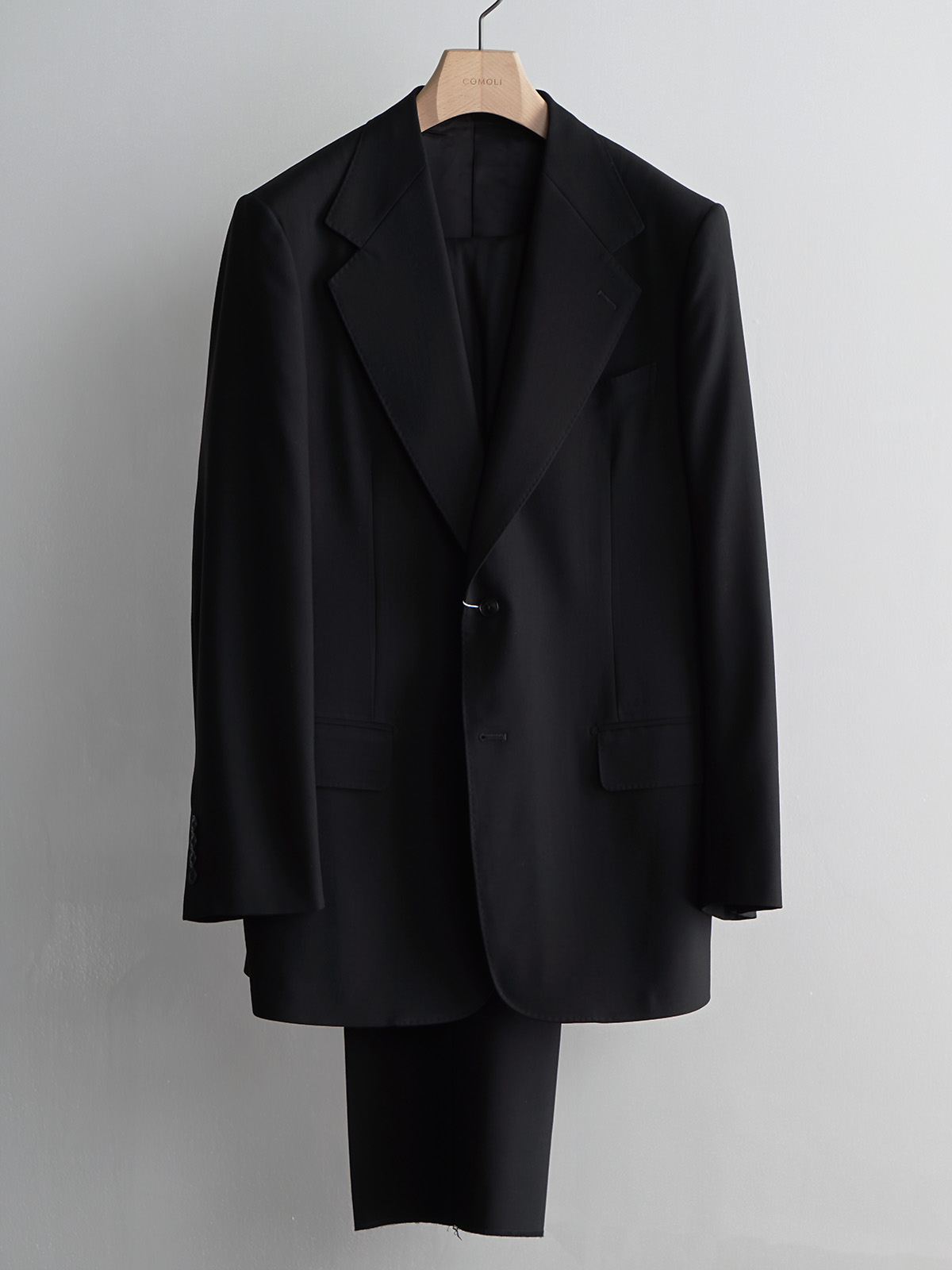 black_formal_suit_c1.jpg