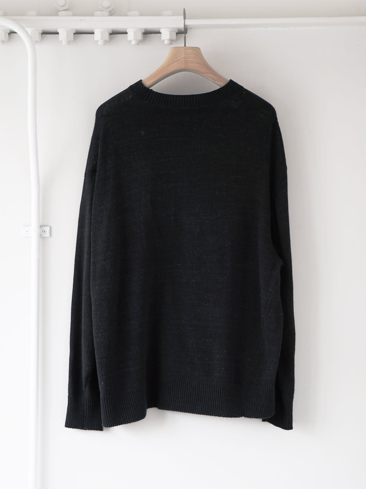 black crew neck knit Z2