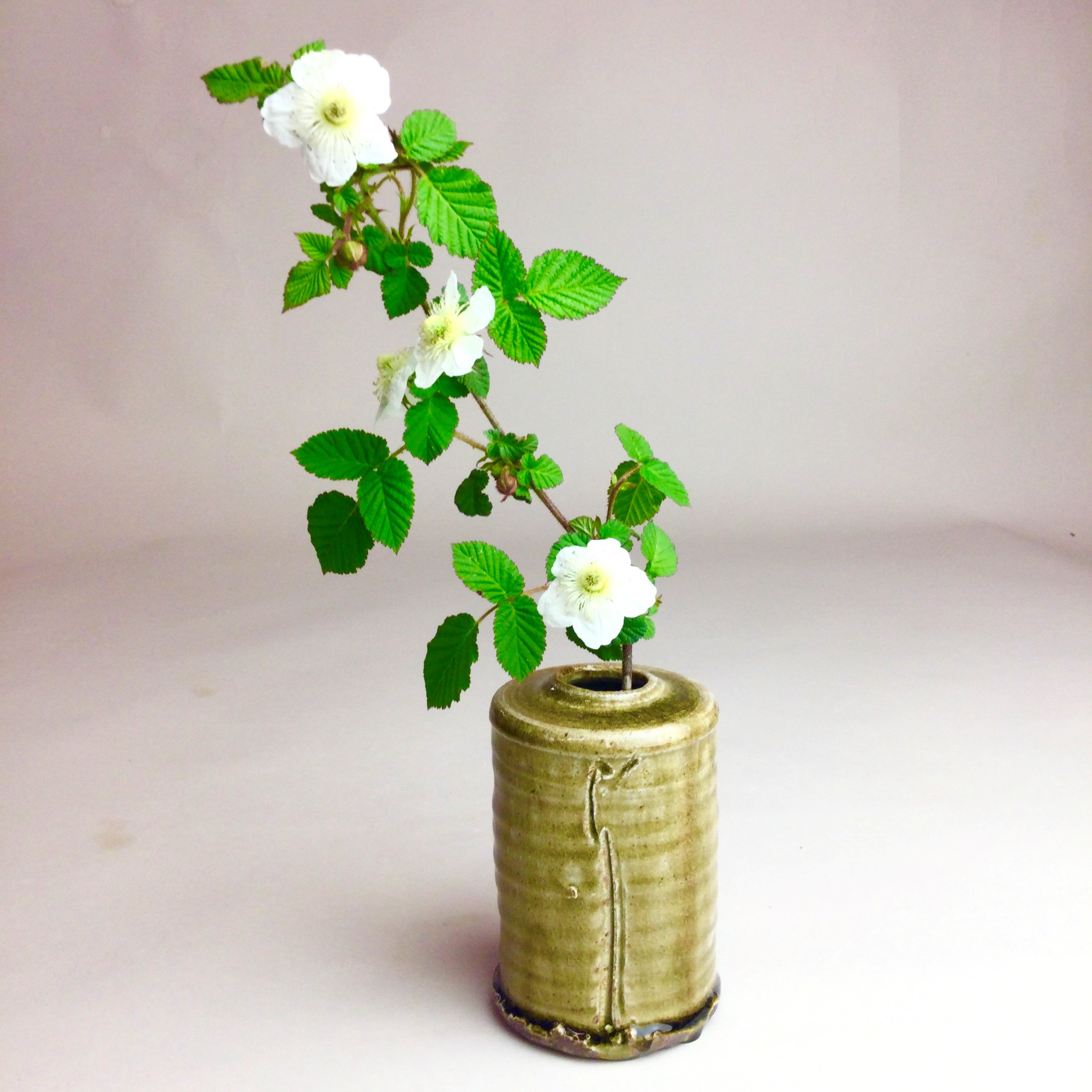 松灰釉筒掛花入
