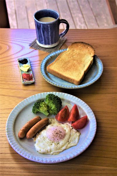 林檎灰釉プレートで朝食