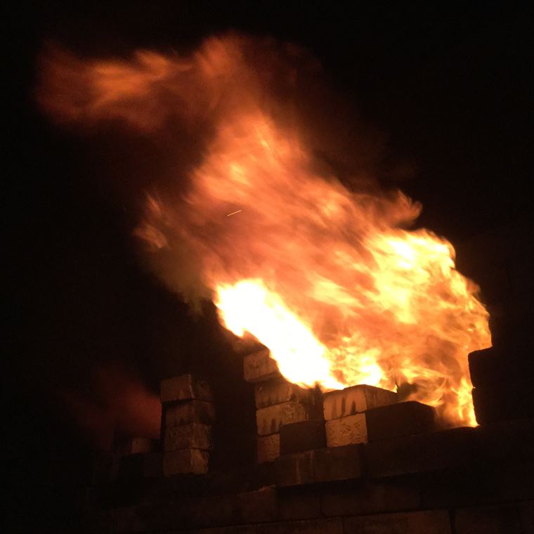 登り窯、煙突からの炎