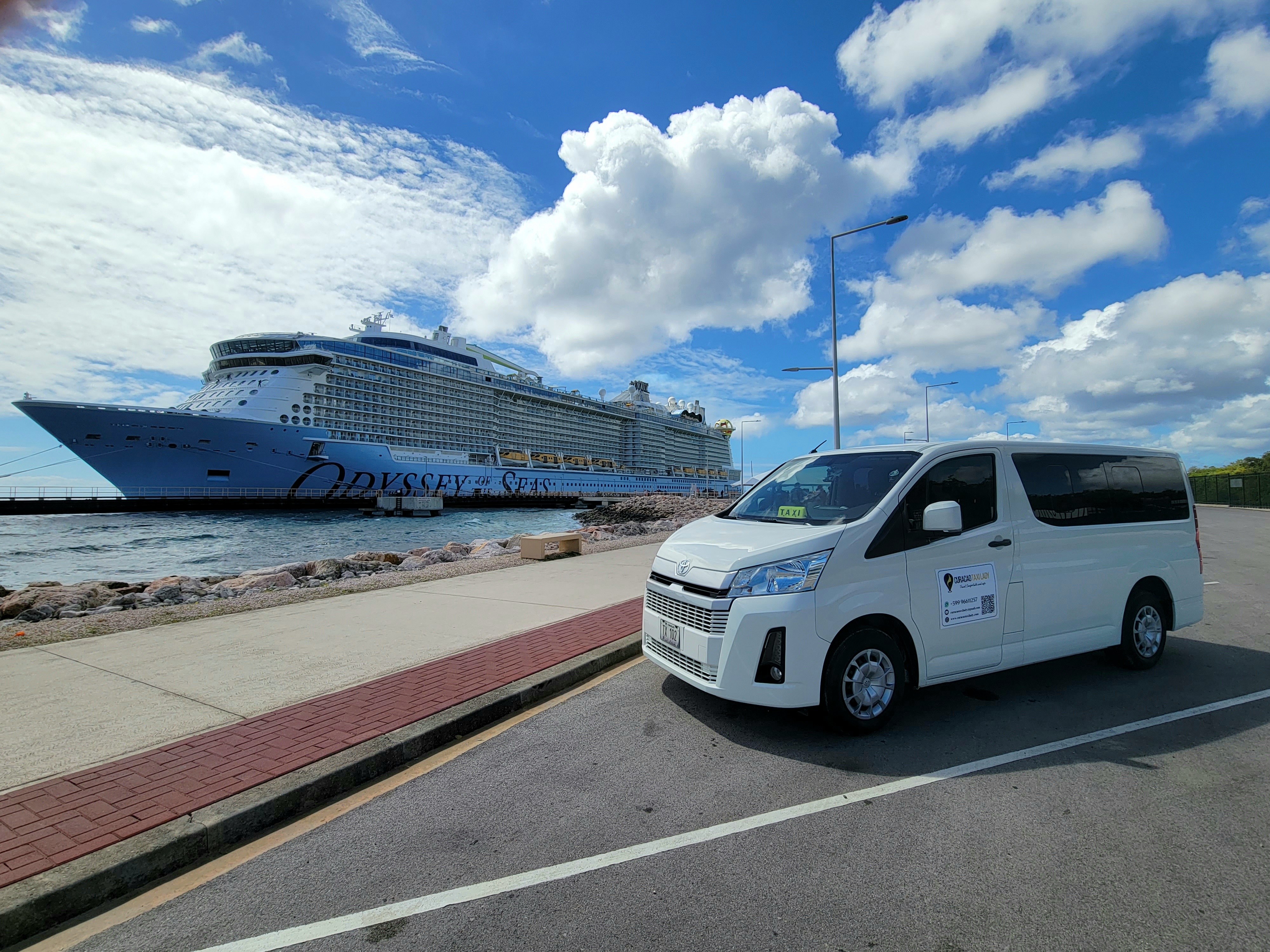 Curaçao Taxi Lady