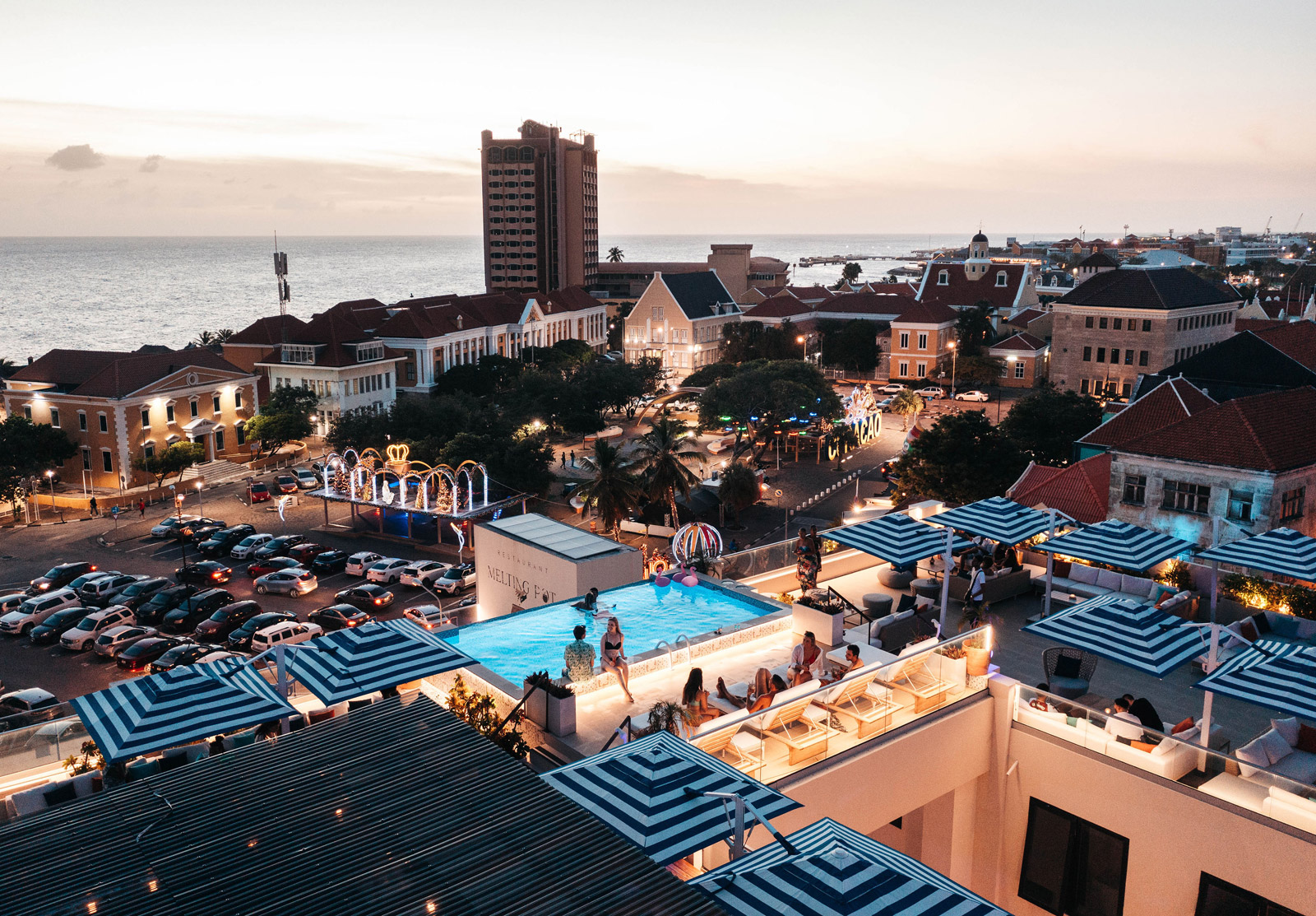 Cascada Rooftop Bar + Kitchen