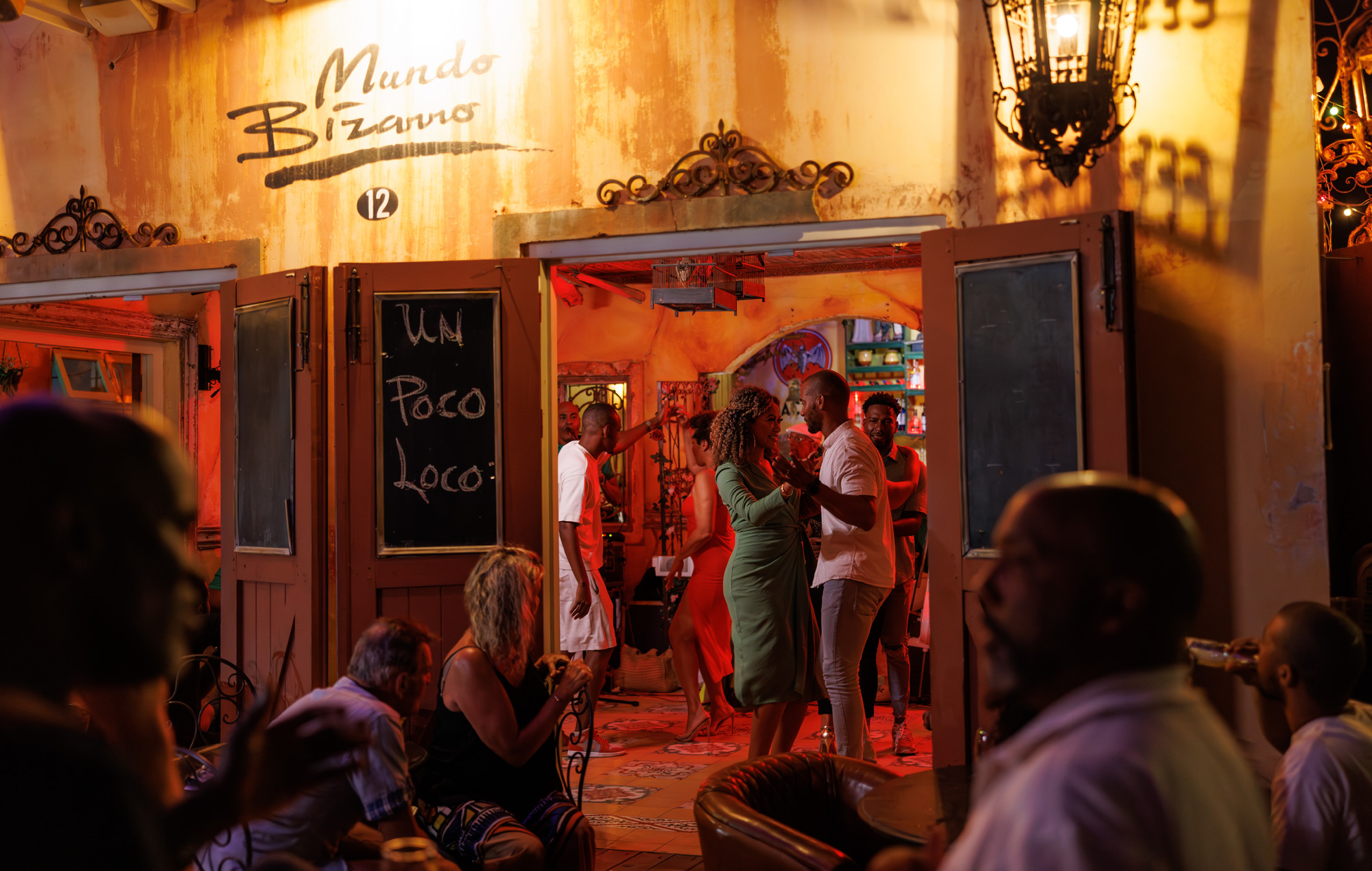 Mundo Bizarro couple dancing