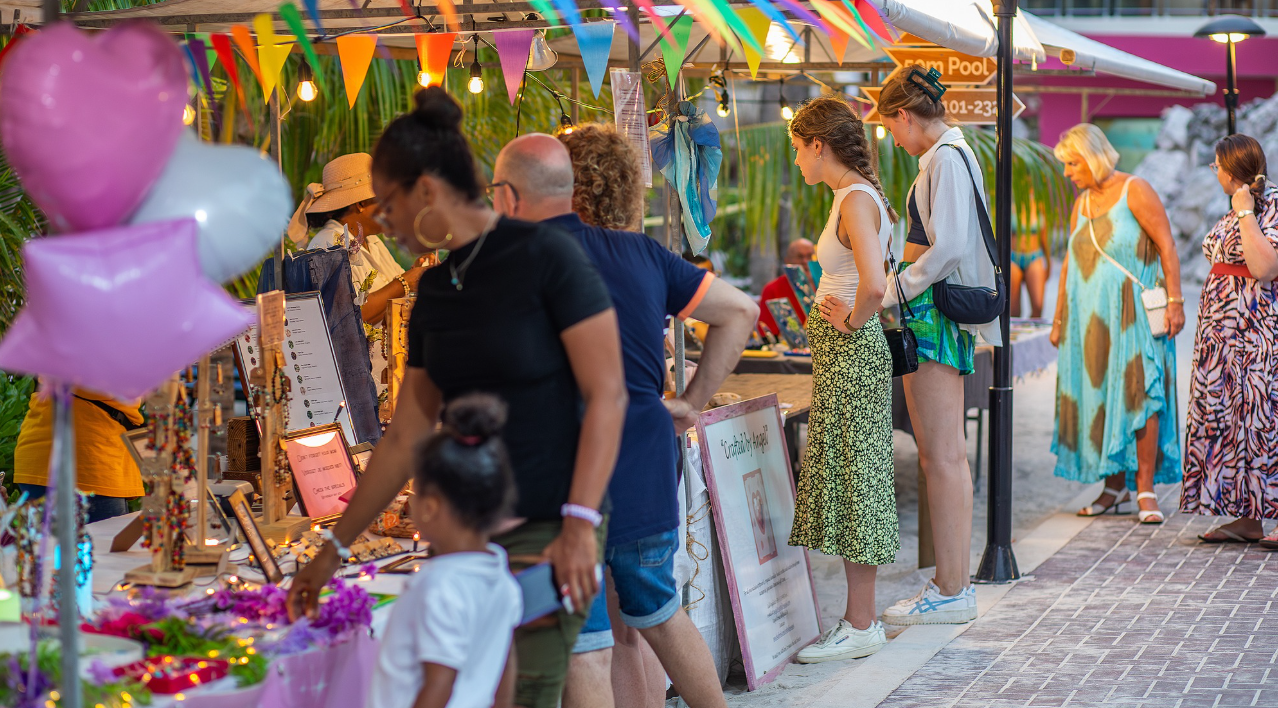 Lionsdive beach market