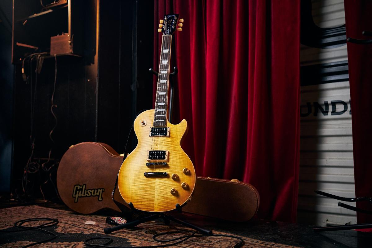 The Gibson Les Paul Standard 50s Faded.