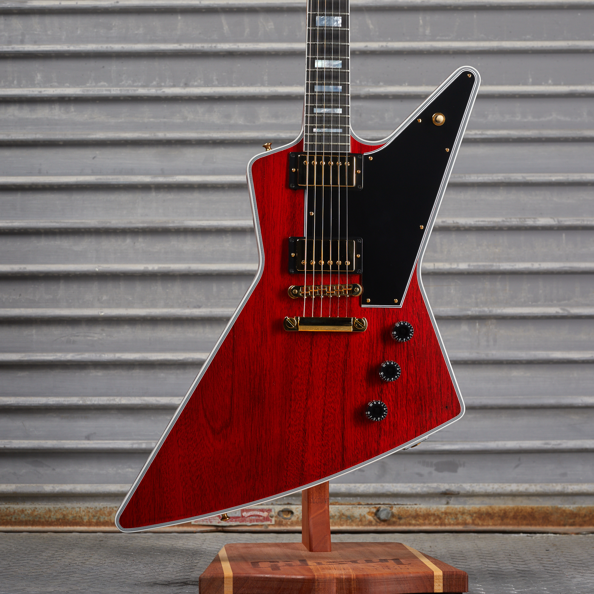 Explorer Custom, Translucent Cherry | Gibson