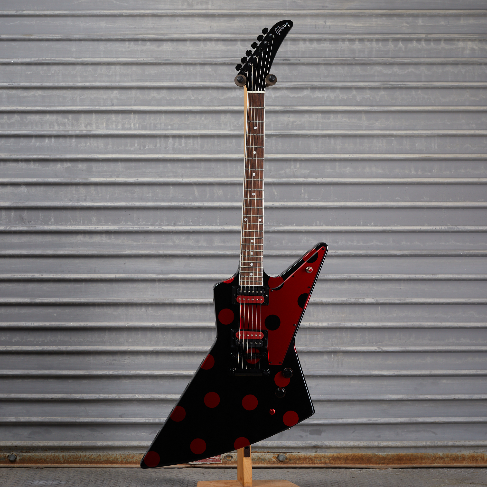 Gibson エクスプローラー　MOD Gibson CS / Demo Mod Explorer Mahogany Elbow Cut Sparkle