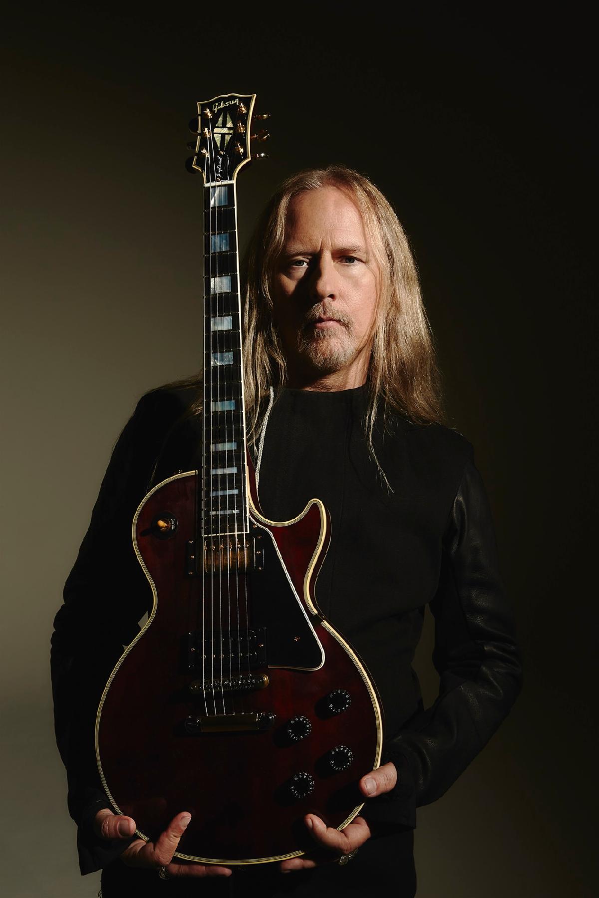 Jerry Cantrell pictured with his new “Wino” Les Paul Custom guitar.