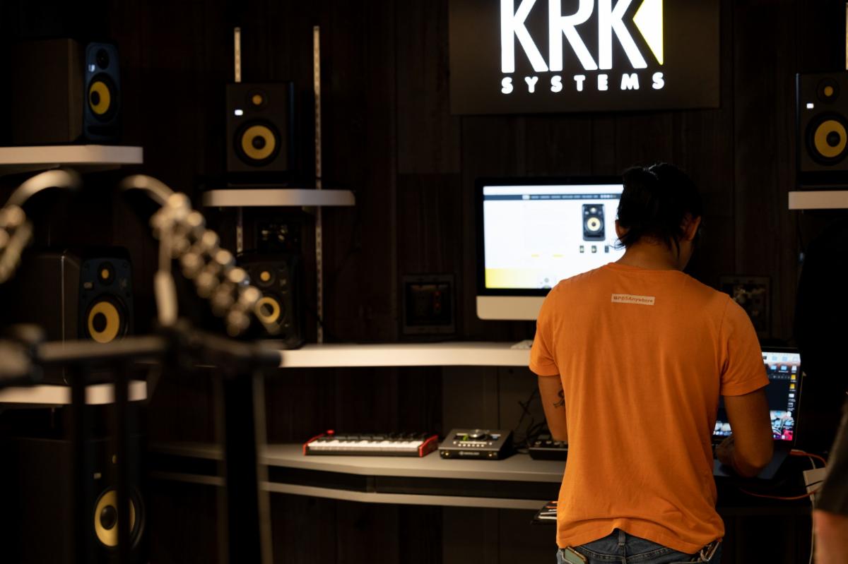 A fan explores the home studio experience in the KRK area of the Gibson Garage.