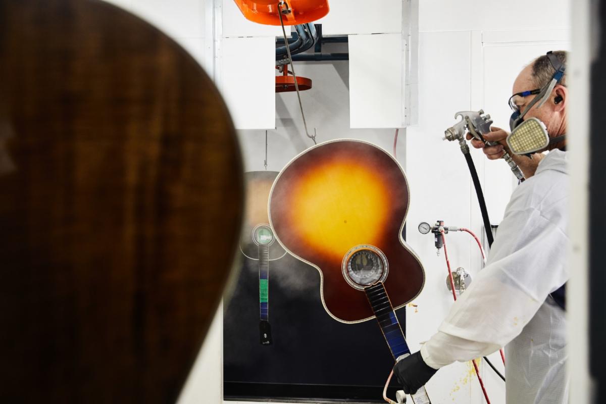 A Gibson SJ-200 receives a Rosewood Burst finish.