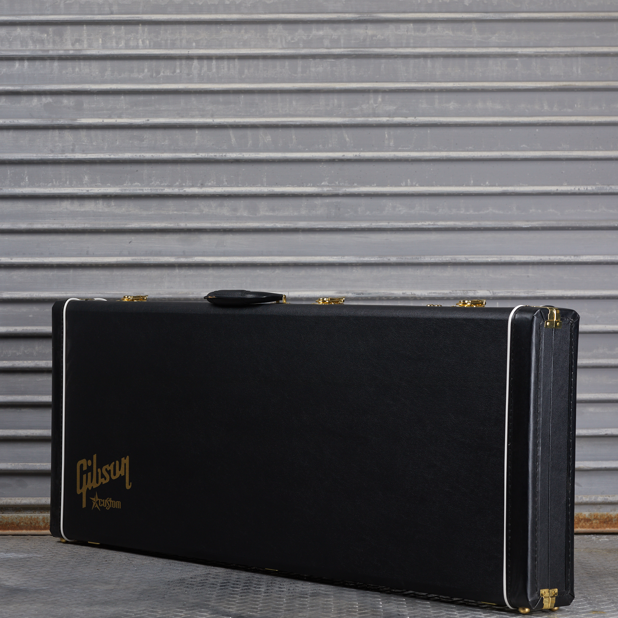 Explorer Custom, Black Cherry Satin | Gibson