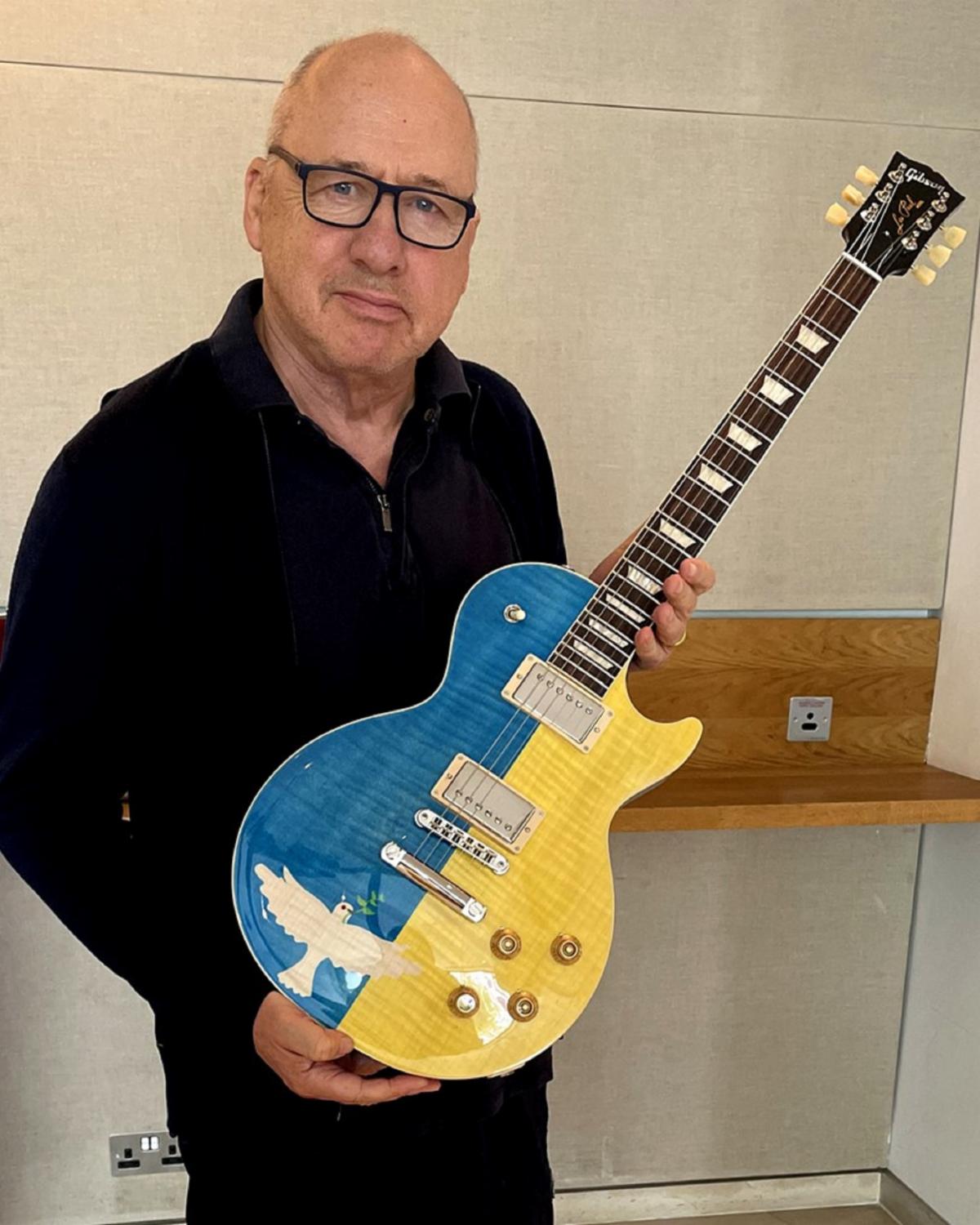 Mark Knopfler with the Gibson Guitars For Peace Les Paul.