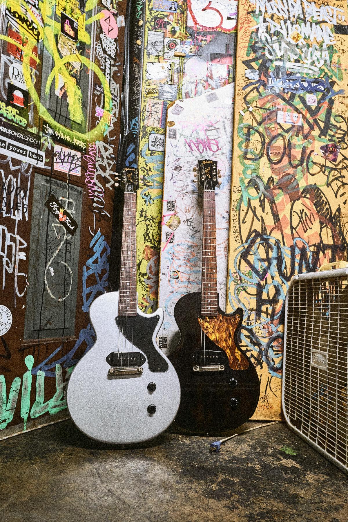 Gibson Billie Joe Armstrong Les Paul Junior in Silver Mist and Vintage Ebony Gloss.