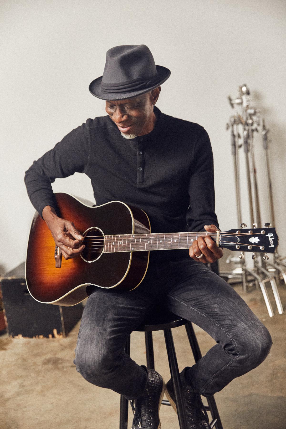 Keb’ Mo’ with his new Gibson J-45.