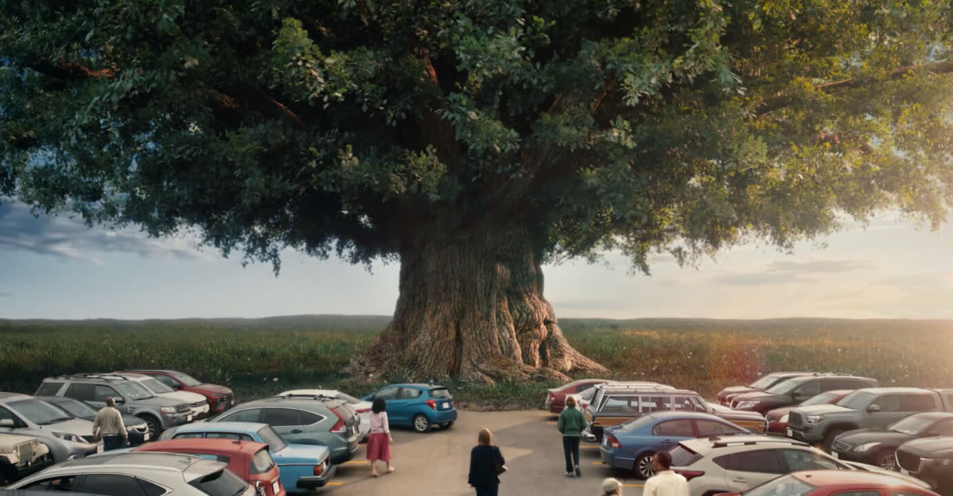 A parking lot full of cars in front of the Dollar Tree Tree