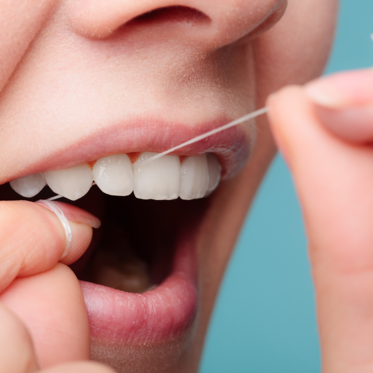 Improve dental hygiene with proper flossing techniques and learn the advantages of using a dental floss.