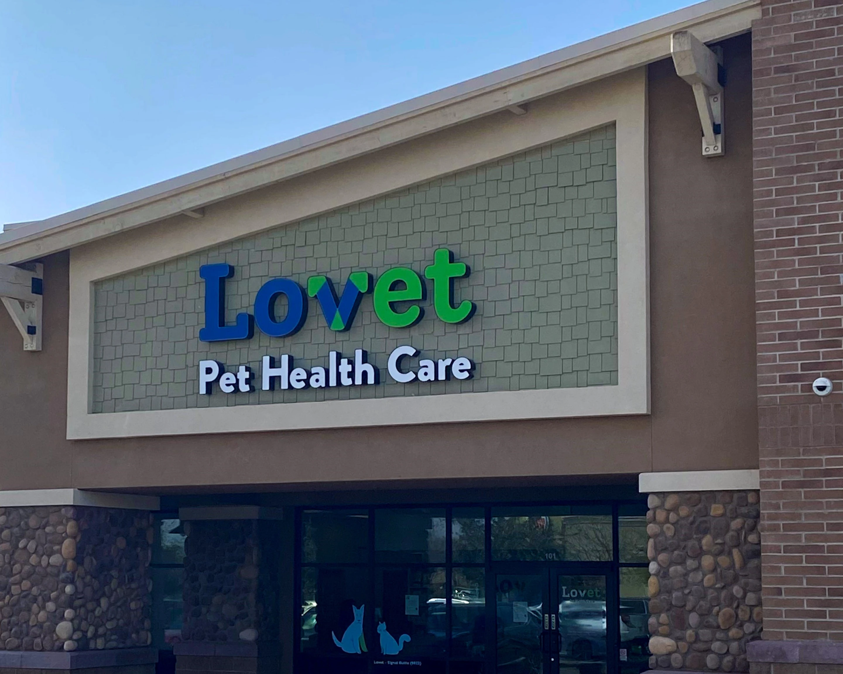 The exterior of Lovet Pet Health Care's Signal Butte location.