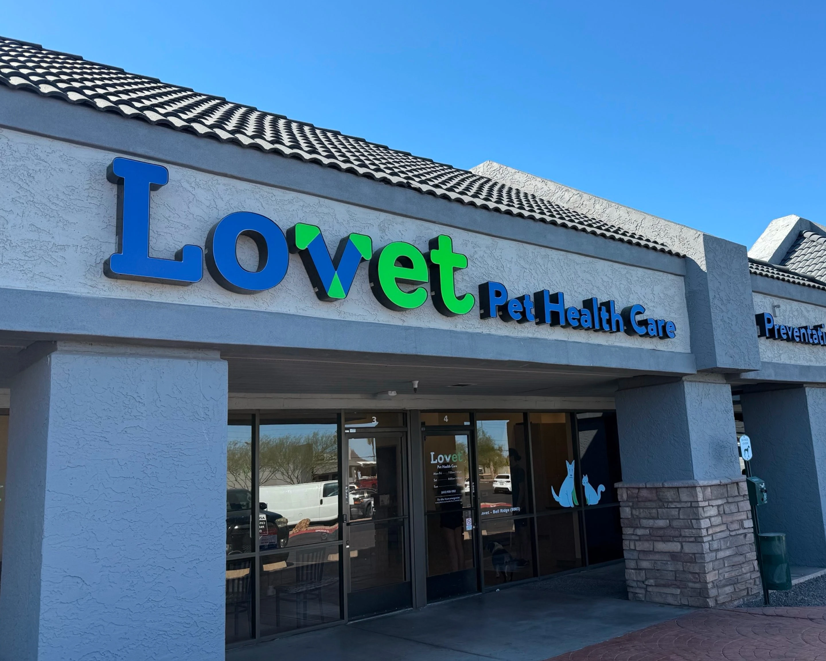 The exterior of Lovet Pet Health Care's Bell Ridge location.