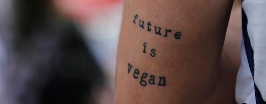 Warum nicht mal ein veganes Tattoo stechen lassen?