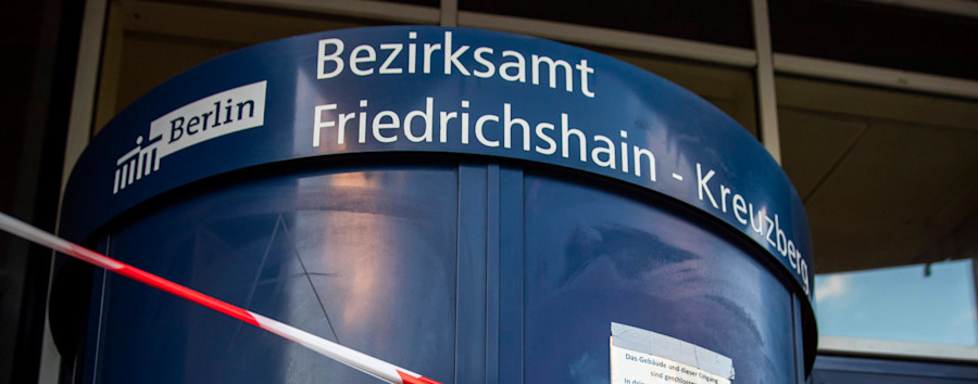 Bezirksverordneter soll sich im Rathaus melden – mit falscher Postleitzahl