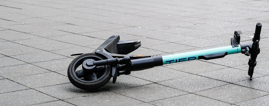 „Lebensgefährliche Barrieren“: Blindenverein klagt gegen E-Scooter